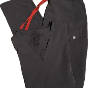 Women’s Figs scrub set